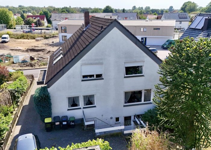 Schönes Einfamilienhaus mit Einliegerwohnung im Herzen von Quelle