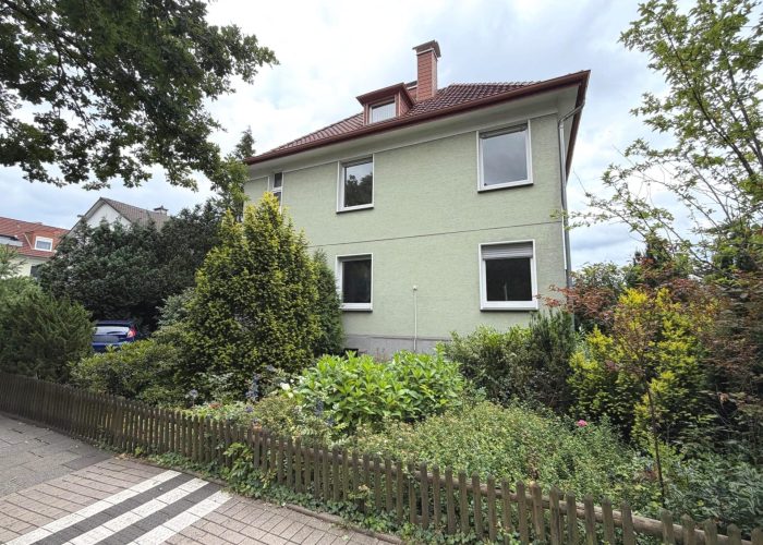 Geräumiges Zweifamilienhaus in Randlage von Brackwede