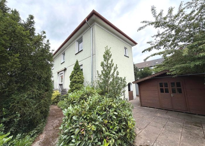 Geräumiges Zweifamilienhaus in Randlage von Brackwede