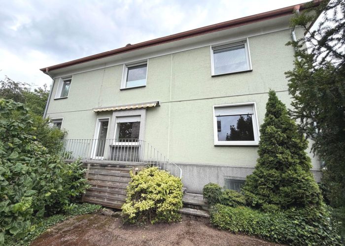 Geräumiges Zweifamilienhaus in Randlage von Brackwede