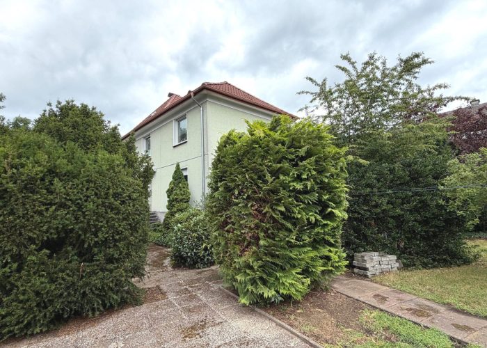 Geräumiges Zweifamilienhaus in Randlage von Brackwede