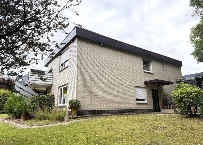 Bungalow mit Einliegerwohnung in Brake