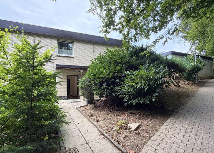Bungalow mit Einliegerwohnung in Brake