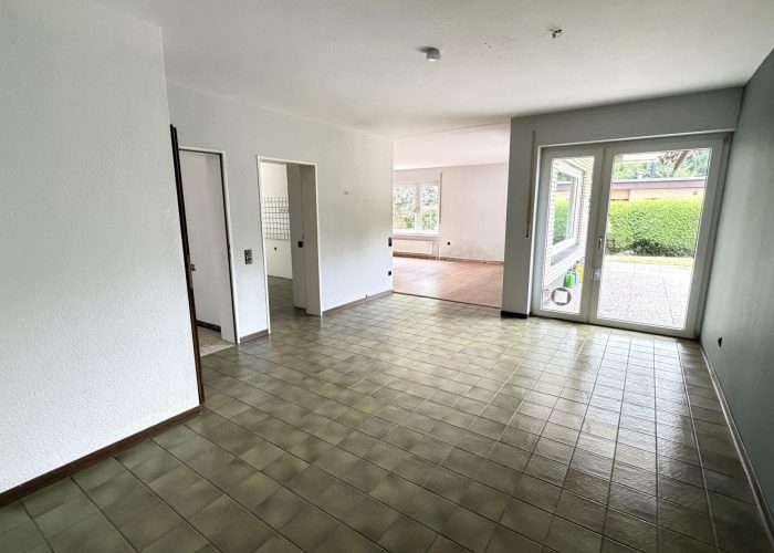 Bungalow mit Einliegerwohnung in Brake