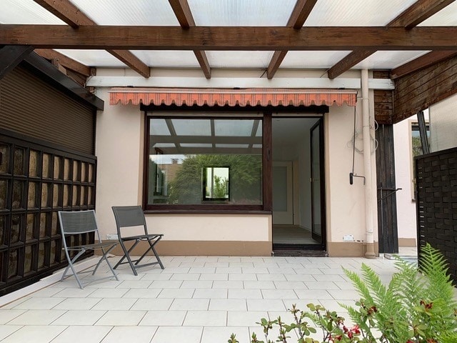Zweifamilienhaus mit schönem Garten in Brake
