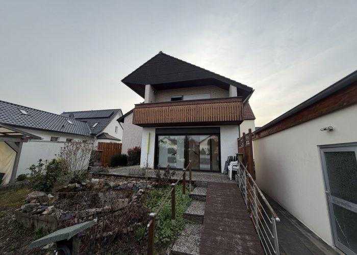 Zweifamilienhaus plus Baugrundstück in ruhiger Lage von Heepen