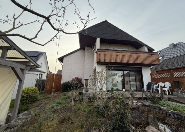 Zweifamilienhaus plus Baugrundstück in ruhiger Lage von Heepen