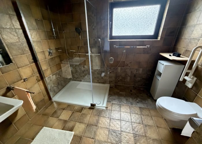Zweifamilienhaus plus Baugrundstück in ruhiger Lage von Heepen