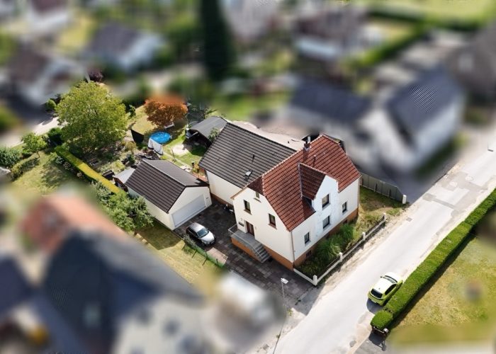 Zweifamilienhaus plus Baugrundstück in ruhiger Lage von Heepen