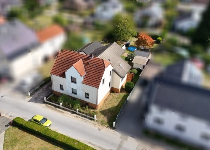 Zweifamilienhaus plus Baugrundstück in ruhiger Lage von Heepen